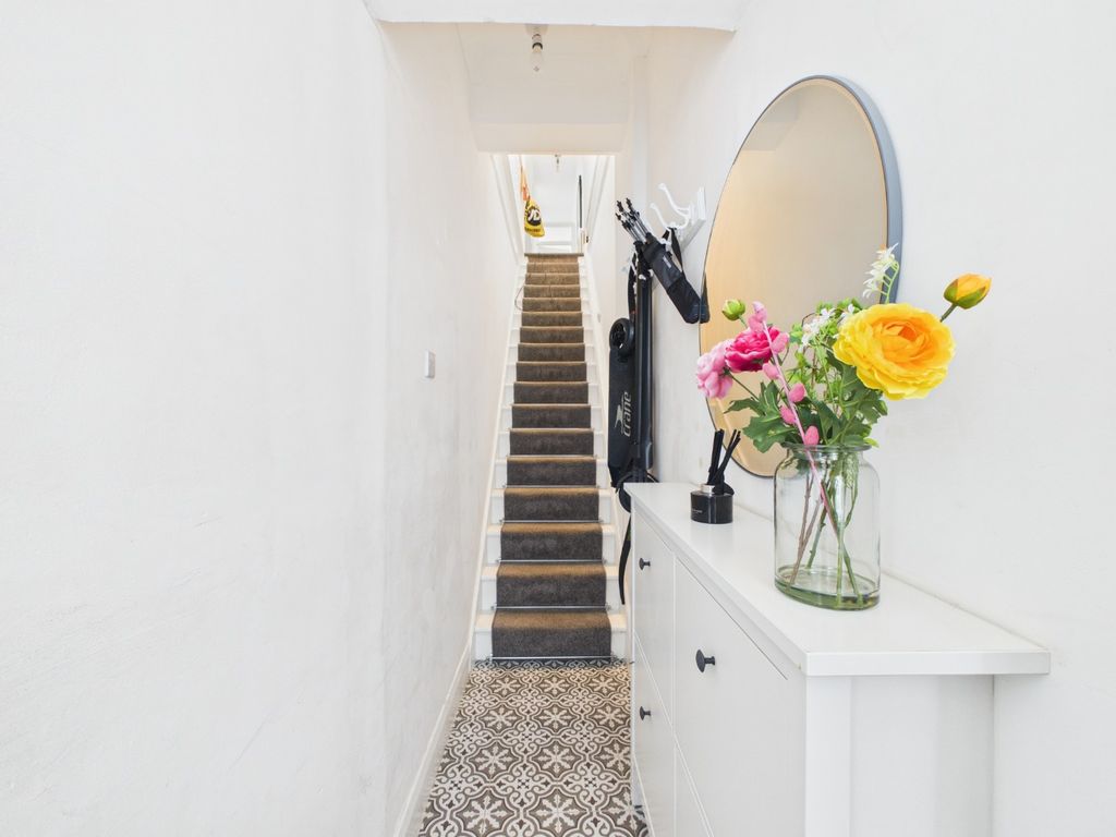 Property photo 2 of 13 5134932