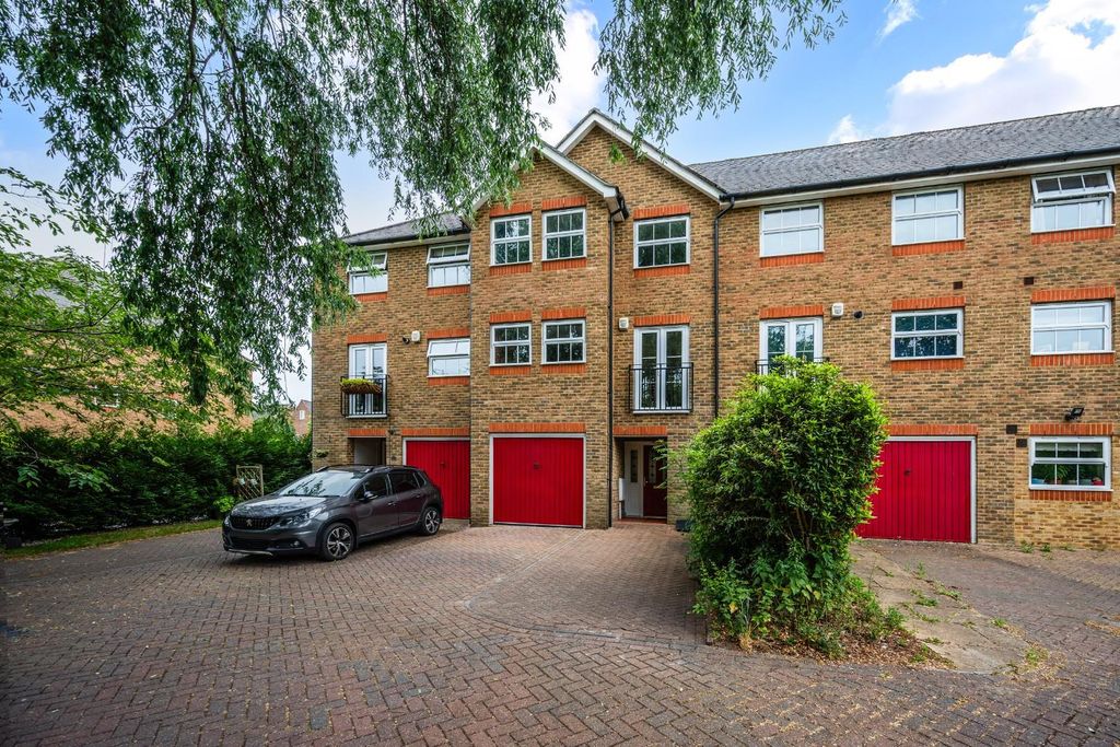 Property photo 1 of 20 Horton Crescent
