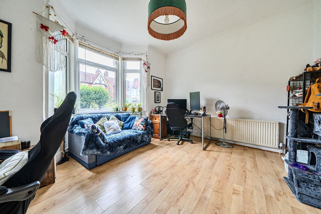 Property photo 2 of 9 1464684-7-6A1996E...