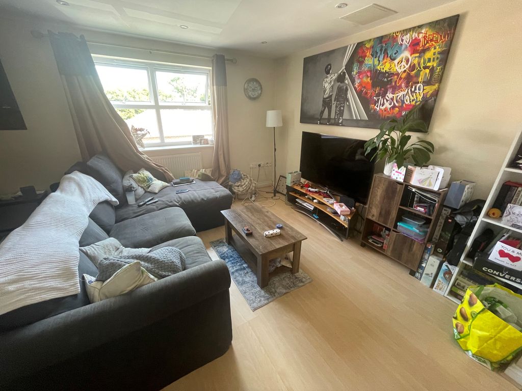 Property photo 3 of 6
