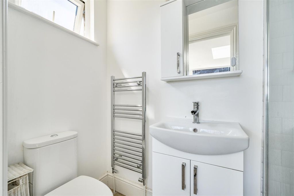 Additional image 13 of 5 bed semi-detached house for saleTonbridge Road, Maidstone ME16