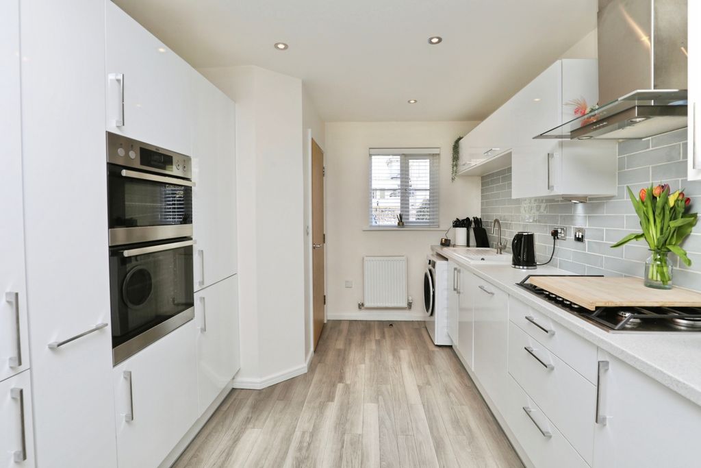 Property photo 3 of 19 11