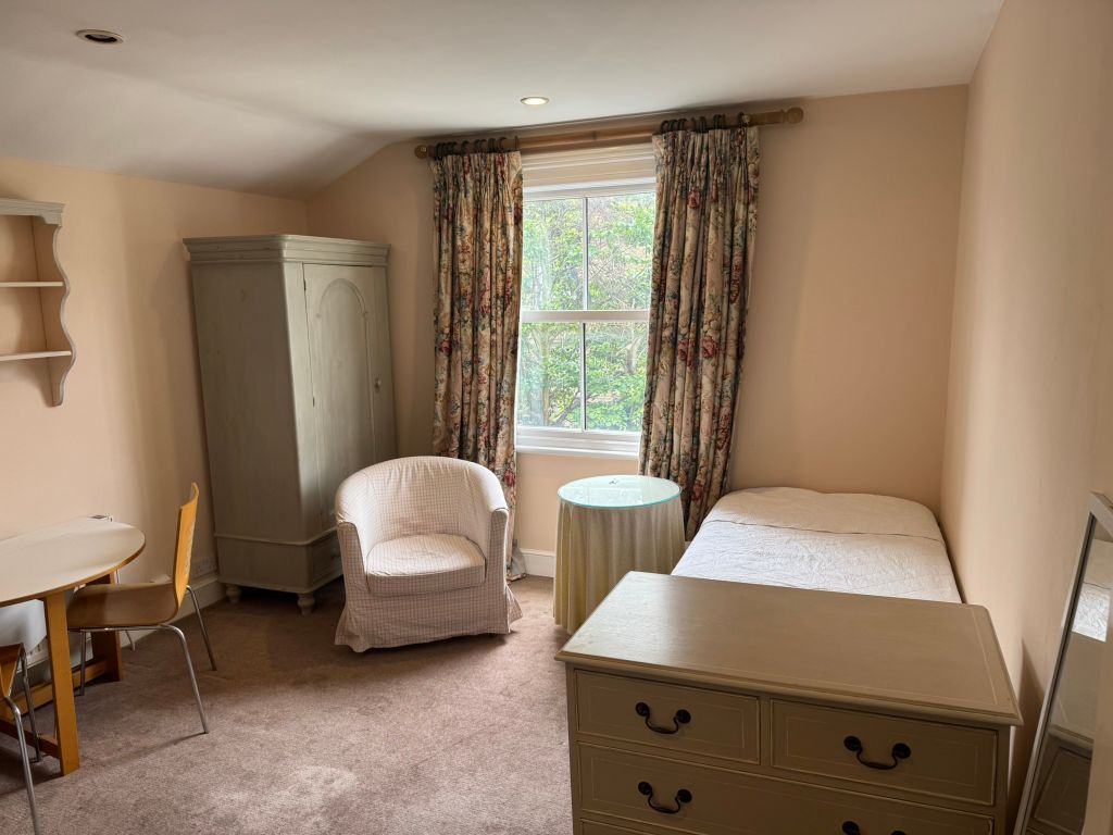 Property photo 1 of 5 Main Room 1