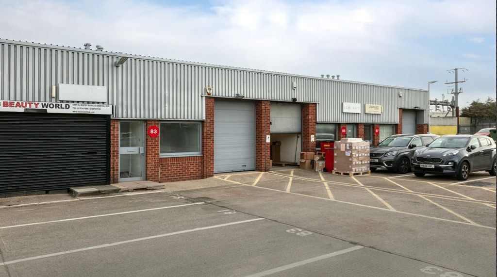 Property photo 1 of 2 54 (83) Whitby Road