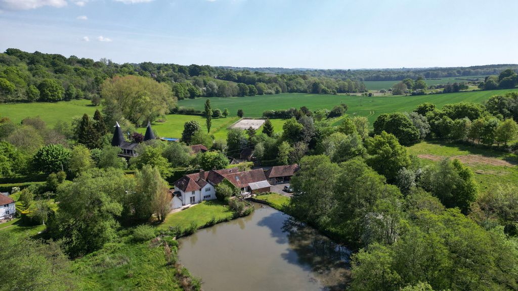 Property photo 2 of 25