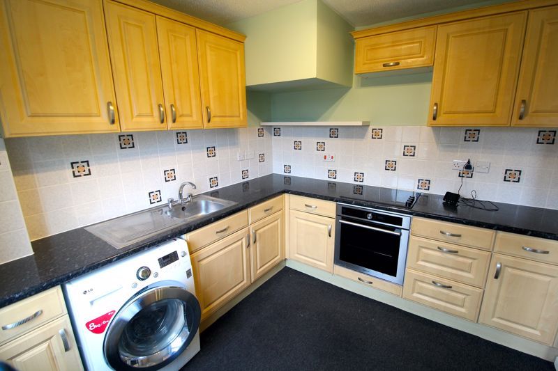 Property photo 3 of 9 Kitchen