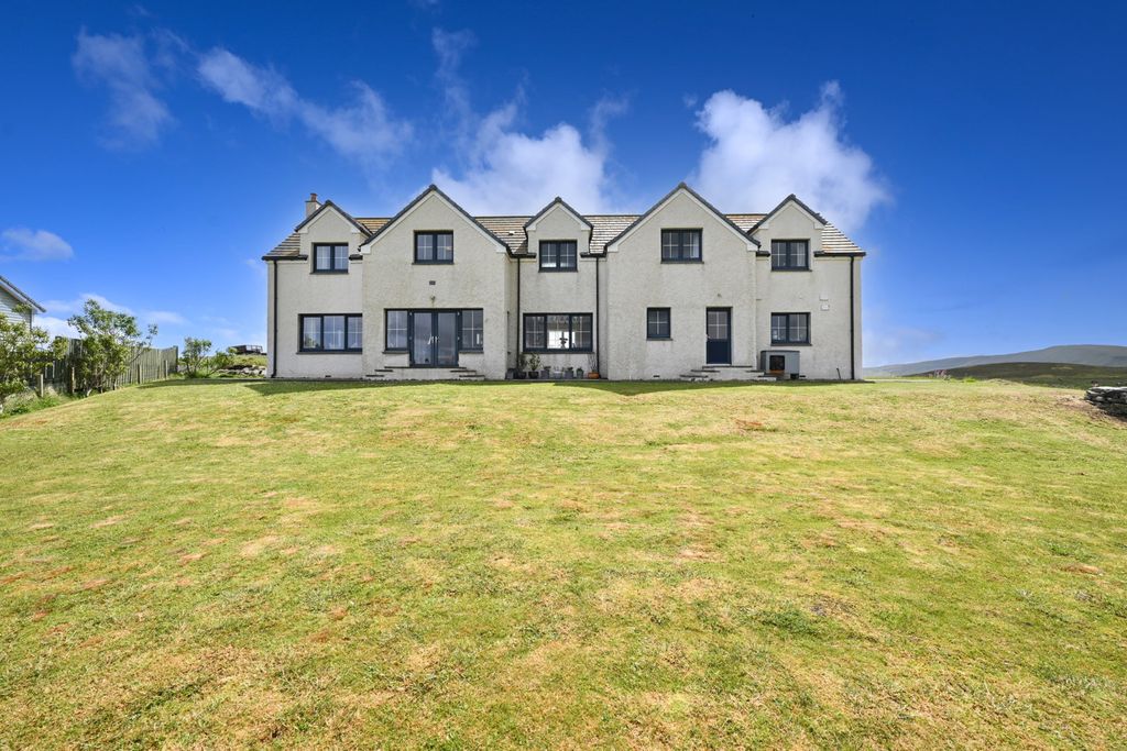 Property photo 1 of 52