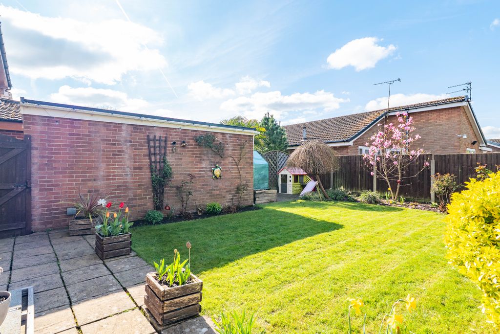 Property photo 2 of 15 Garden