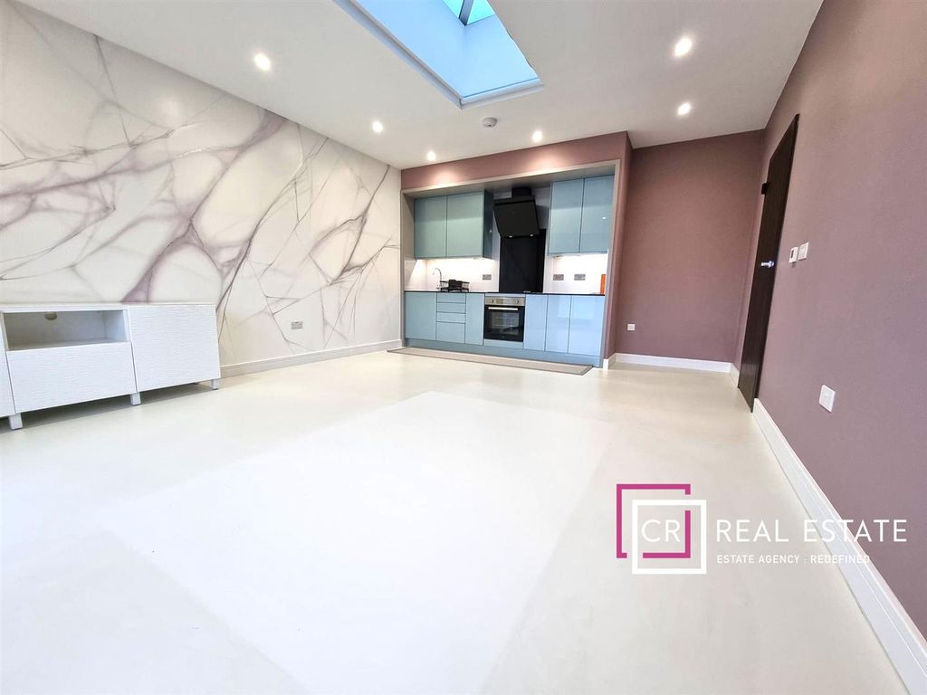 Property photo 1 of 16 Lounge/Kitchen