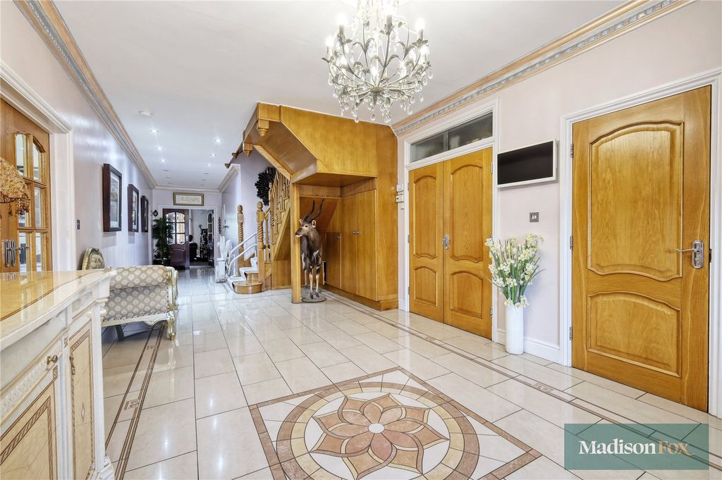 Property photo 2 of 45 Picture No. 08