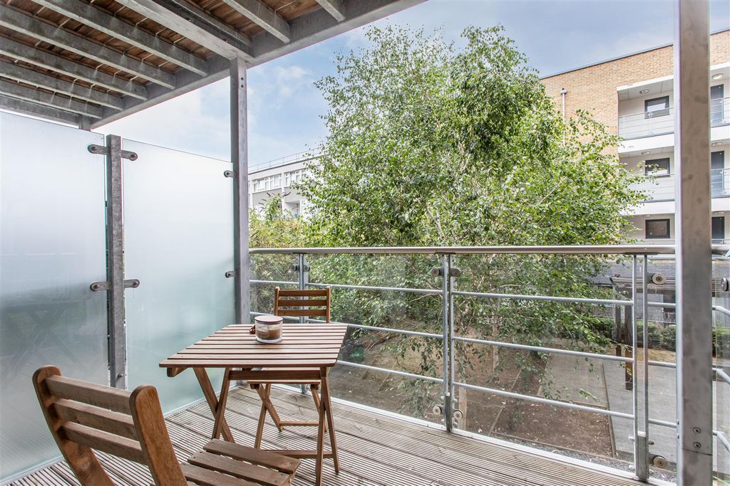 Property photo 1 of 17 Balcony