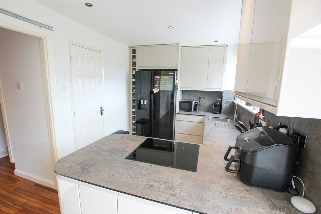 Property photo 3 of 17 Kitchen Diner.
