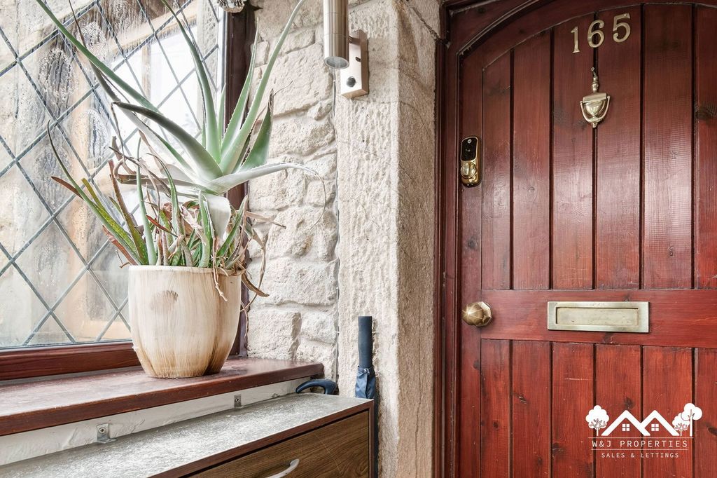 Property photo 2 of 44