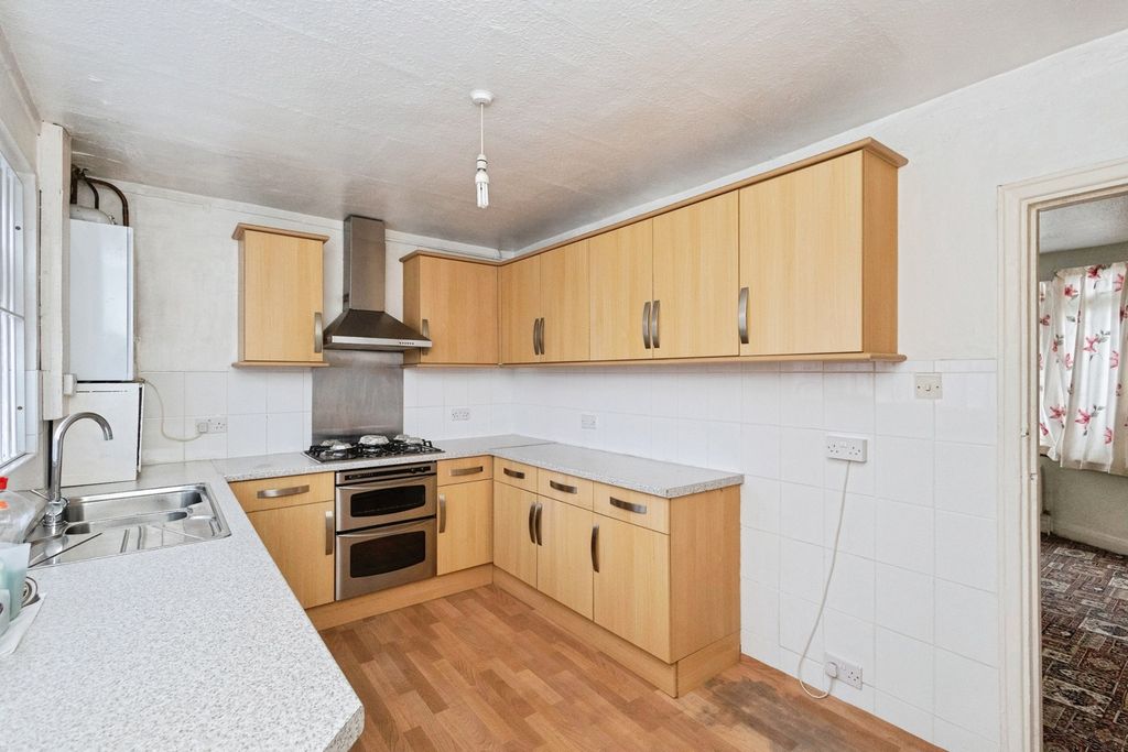 Property photo 3 of 25 Pbox-Img.Jpg