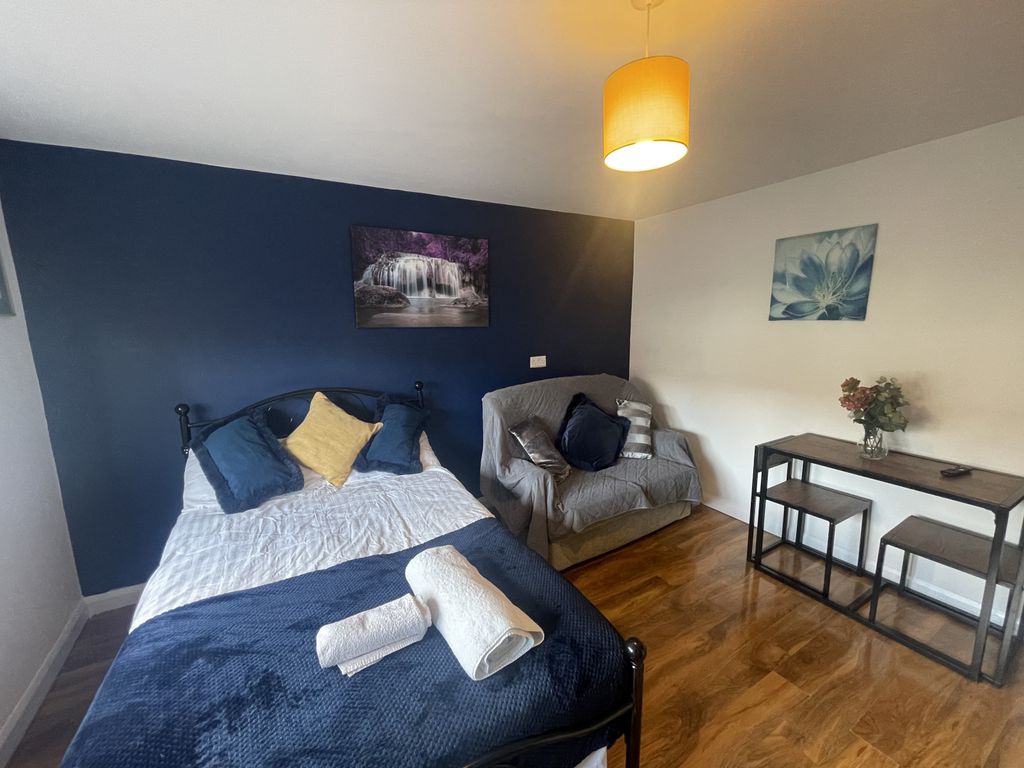 Property photo 1 of 6 Double Bedroom To Rent