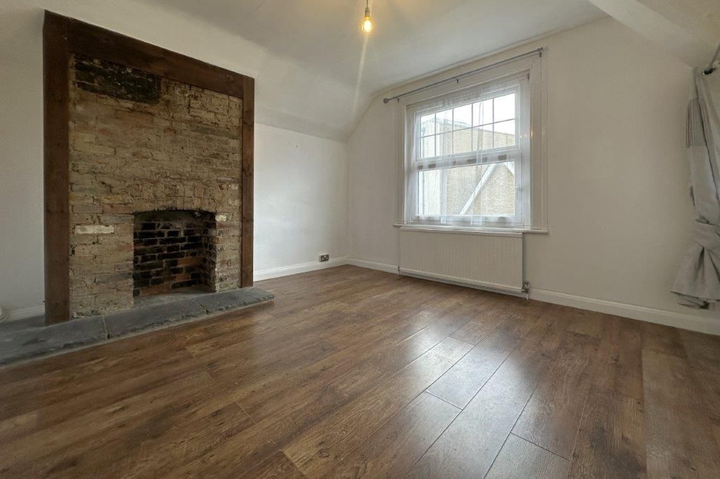 Property photo 2 of 11 Photo 3