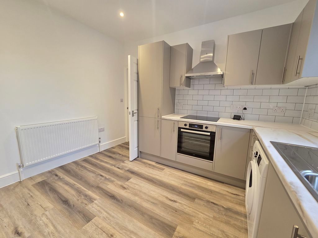 Property photo 2 of 17 Photo 8