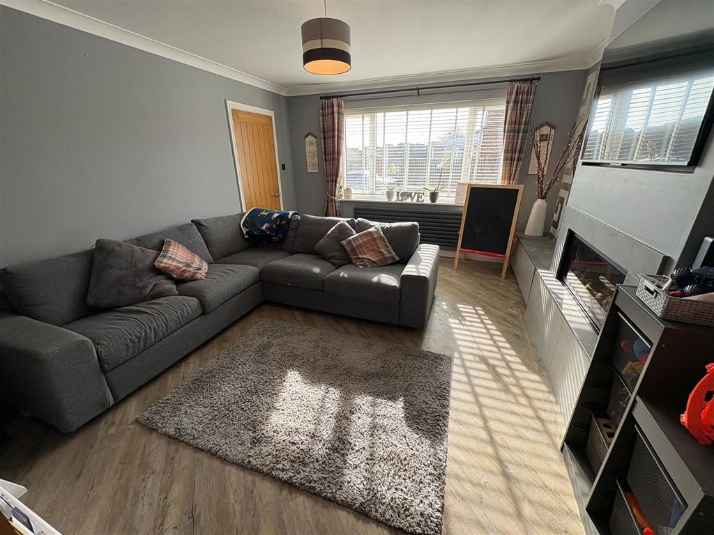 Property photo 2 of 27