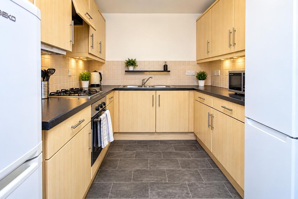Property photo 3 of 10 Kitchen