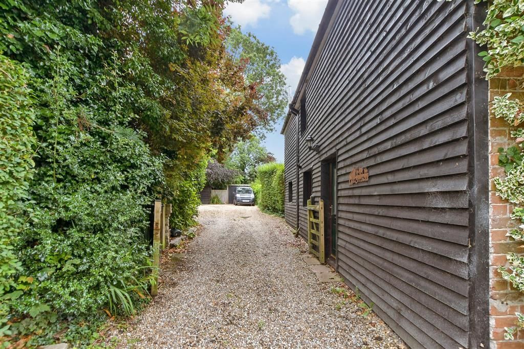 Property photo 2 of 14 Driveway/Parking