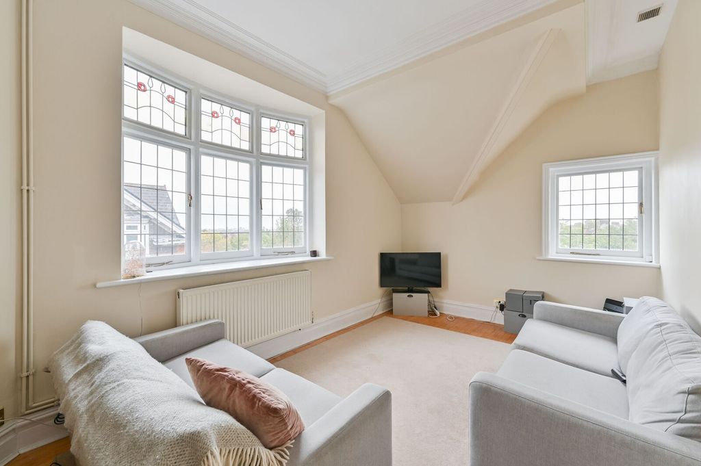 Property photo 2 of 11