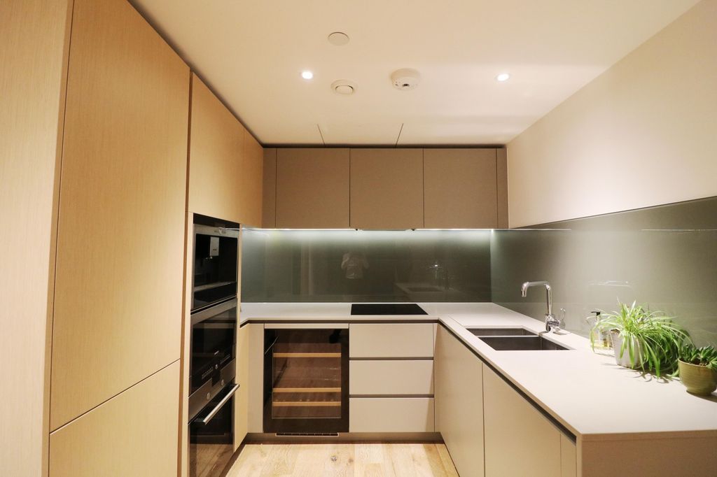 Property photo 3 of 19 Kitchen