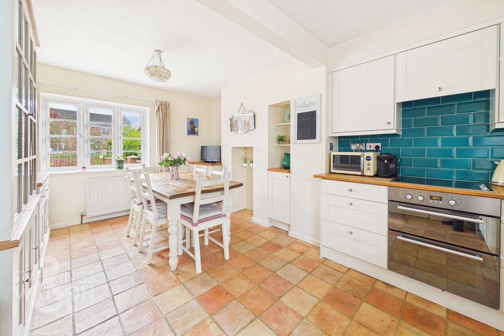 Property photo 3 of 31