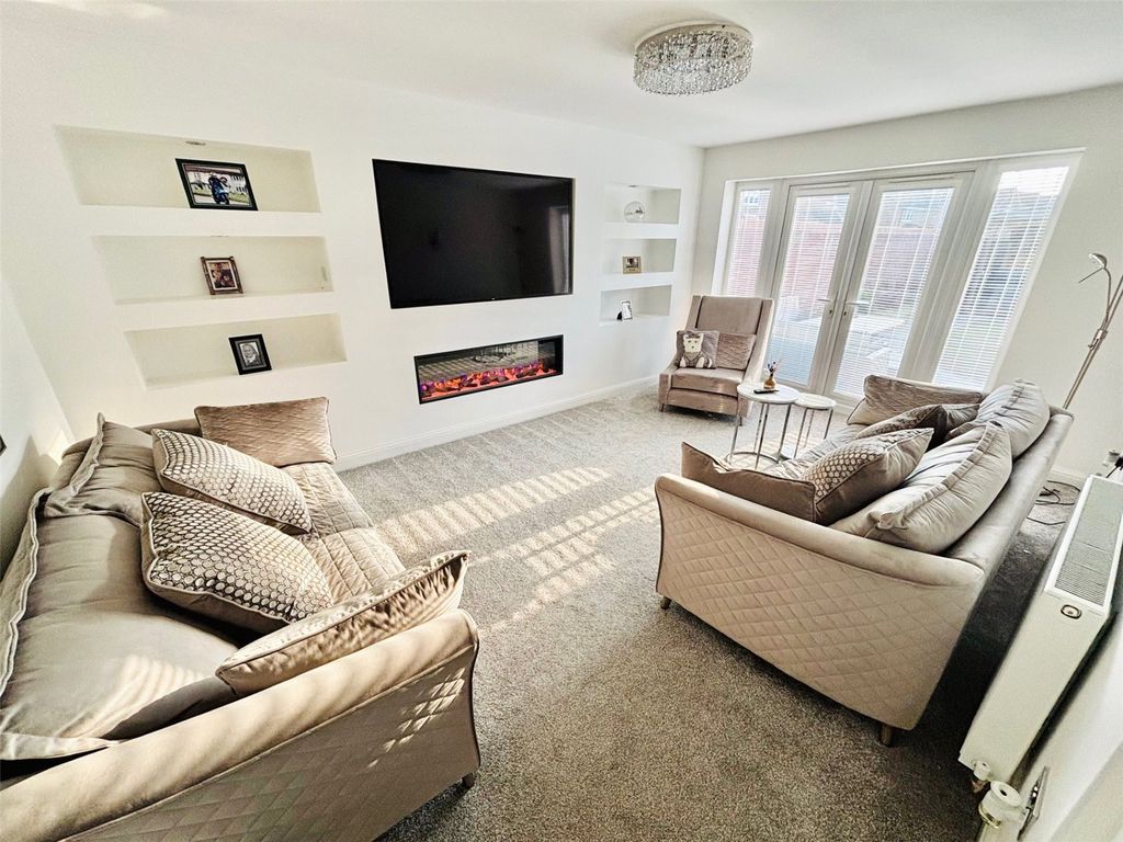 Property photo 3 of 22 Lounge