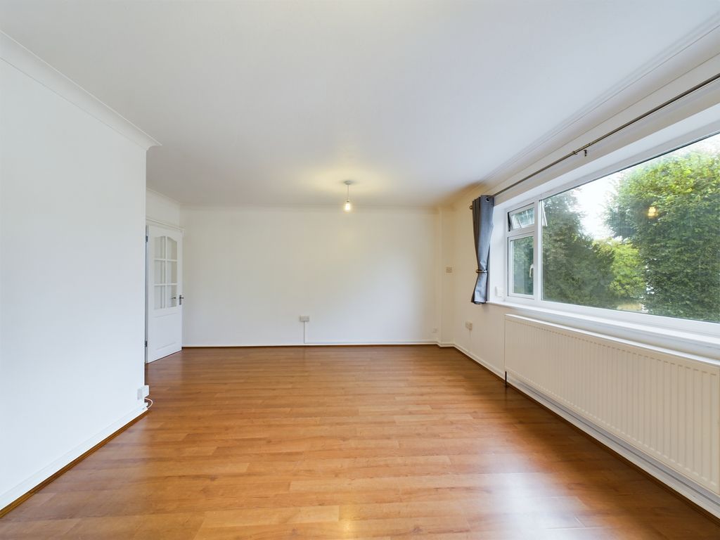 Property photo 3 of 19 Cam02538G0-Pr0327-Still003