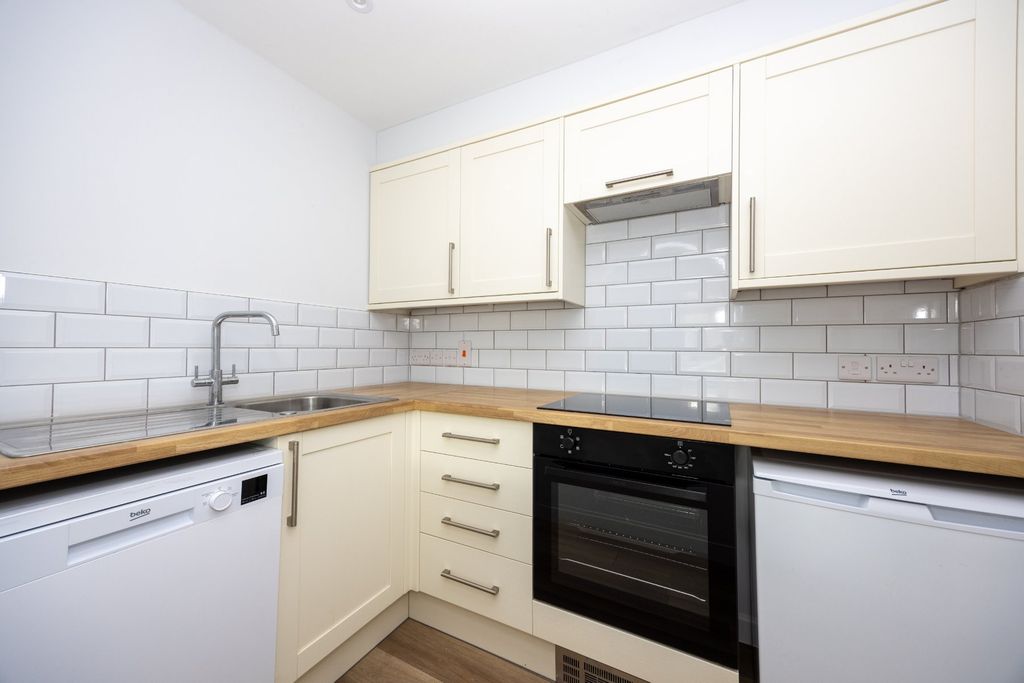 Property photo 2 of 21 Picture No. 28