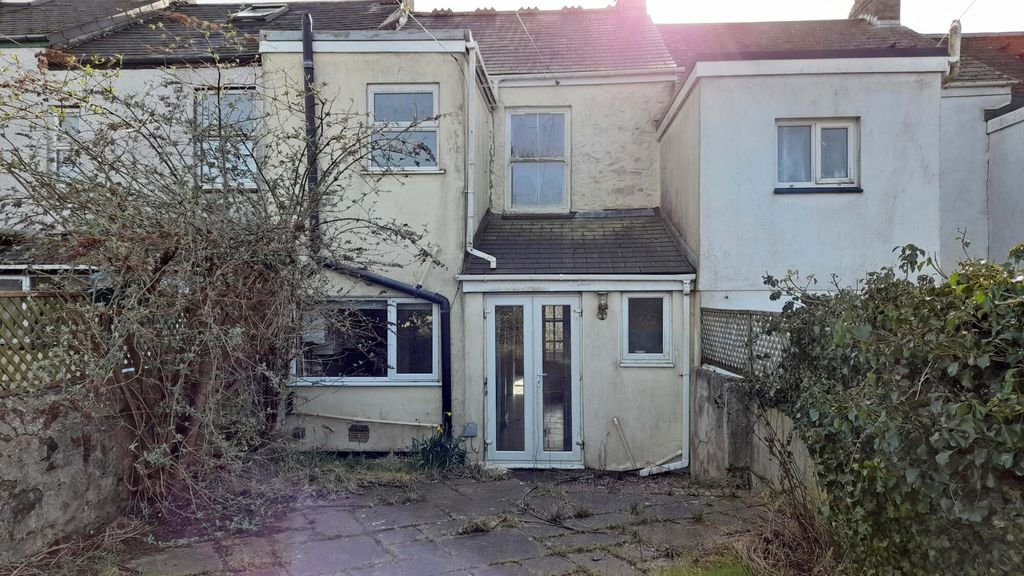 Property photo 2 of 11