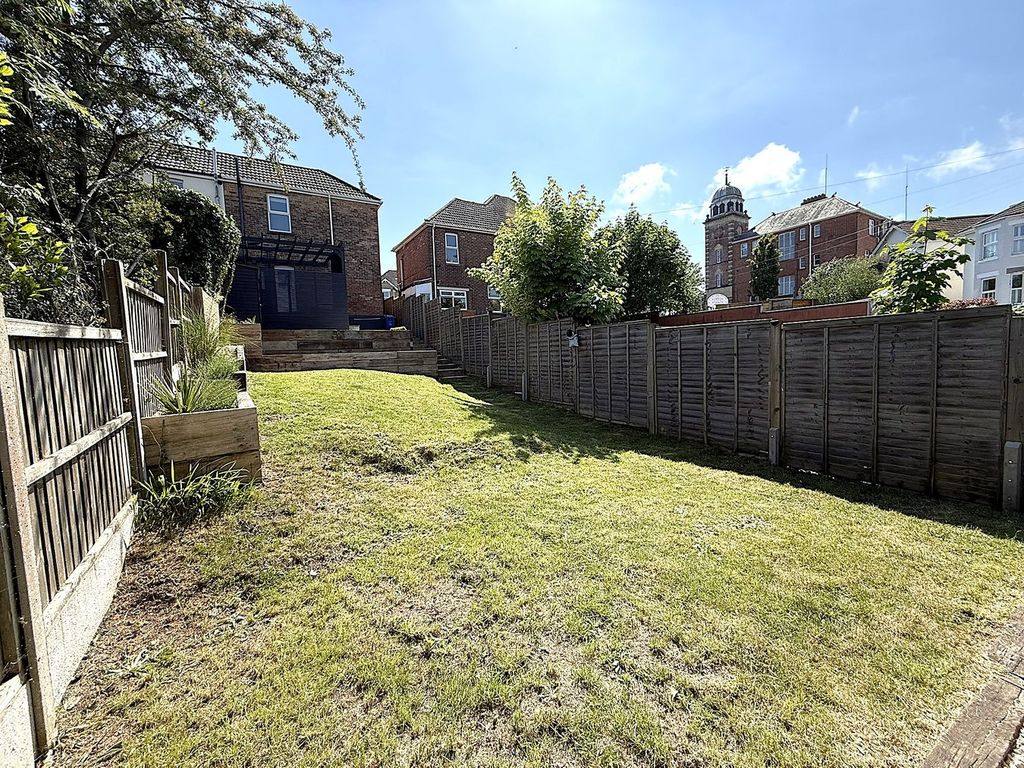 Property photo 2 of 31