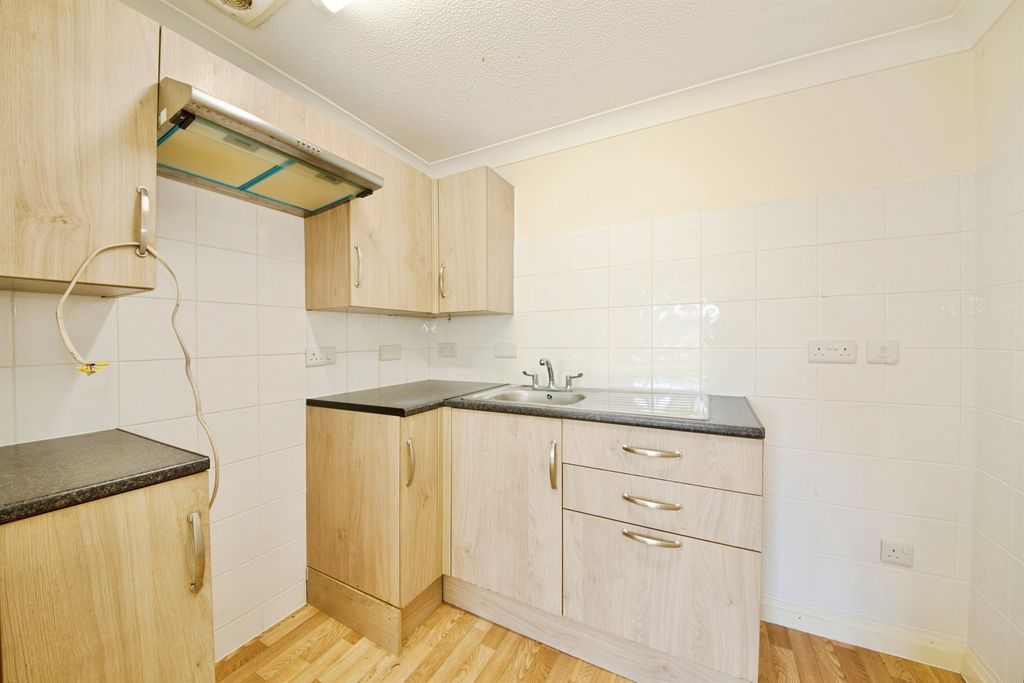 Property photo 3 of 15