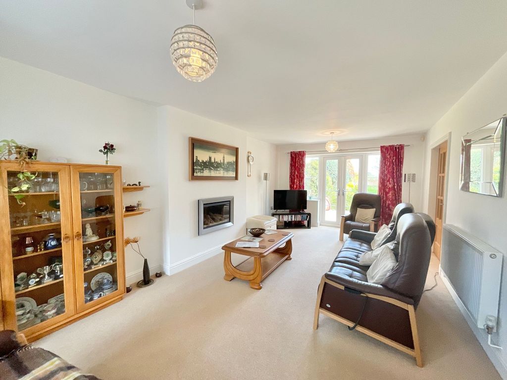 Property photo 3 of 33