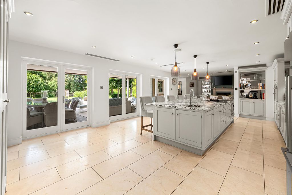 Property photo 3 of 35 Image