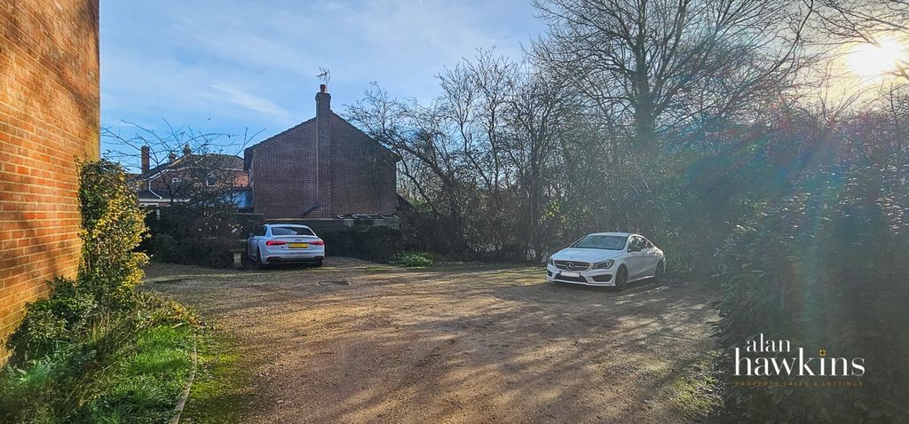 Property photo 2 of 9 Trbnowm-80