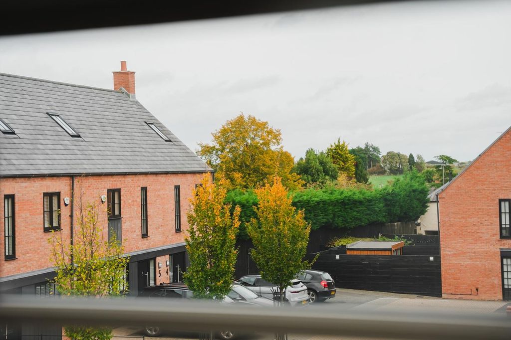 Property photo 2 of 26