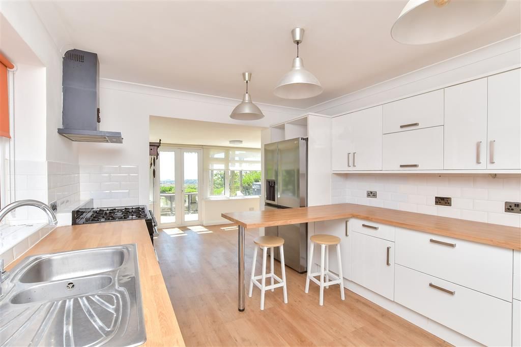 Property photo 1 of 17 Kitchen