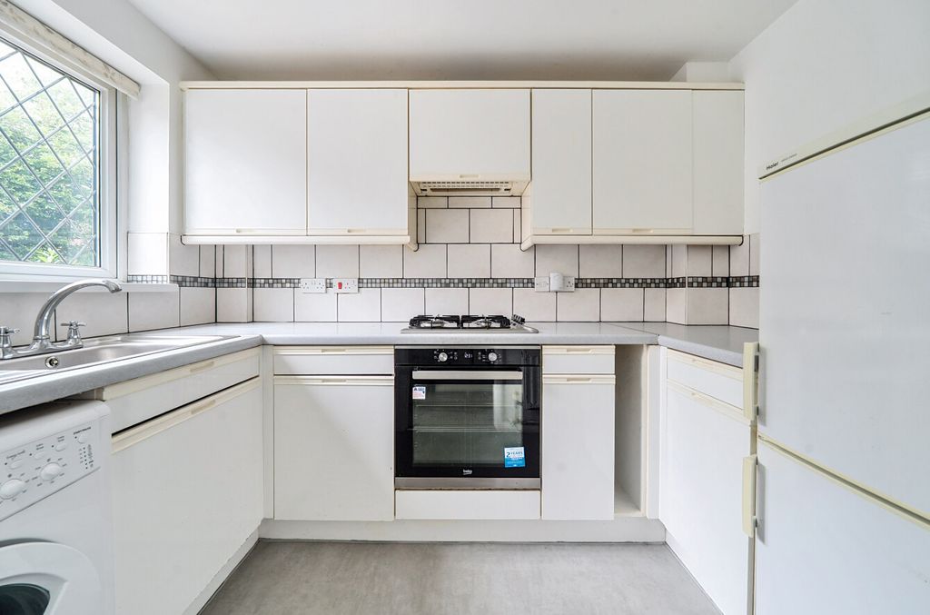 Property photo 3 of 8 1325913-18-6874d7...