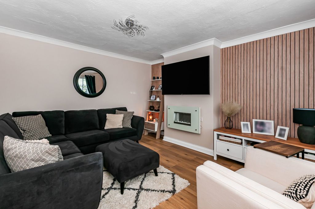 Property photo 2 of 25