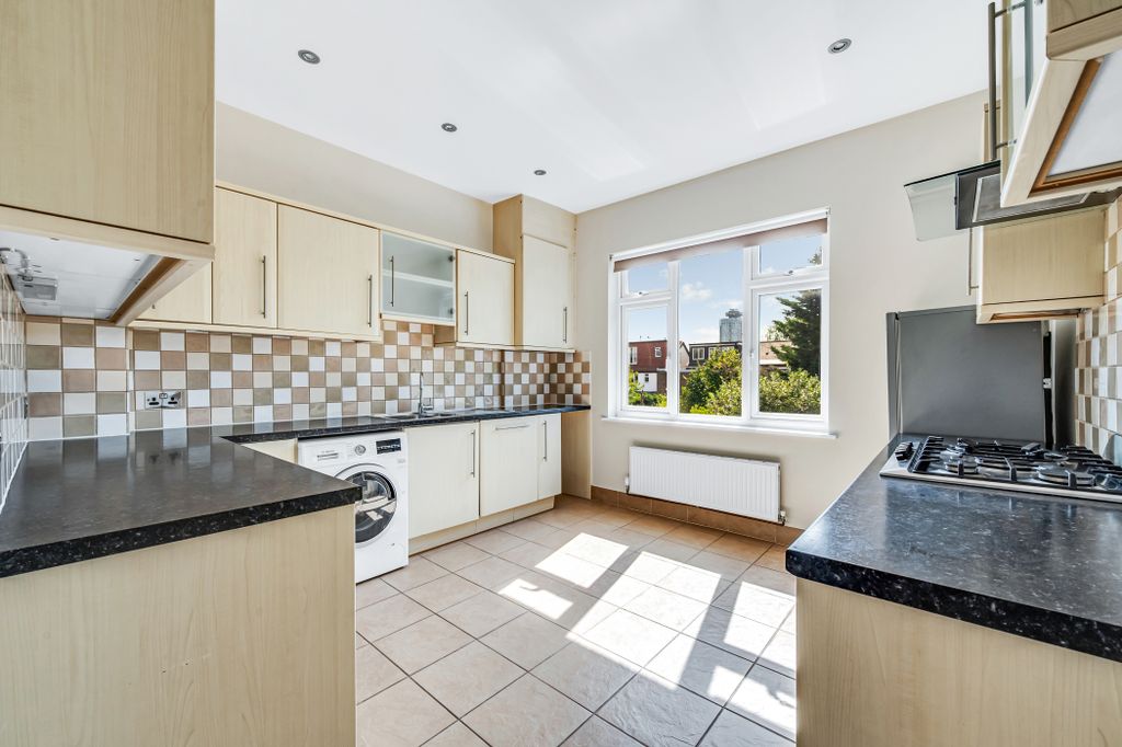Property photo 2 of 10 Kitchen