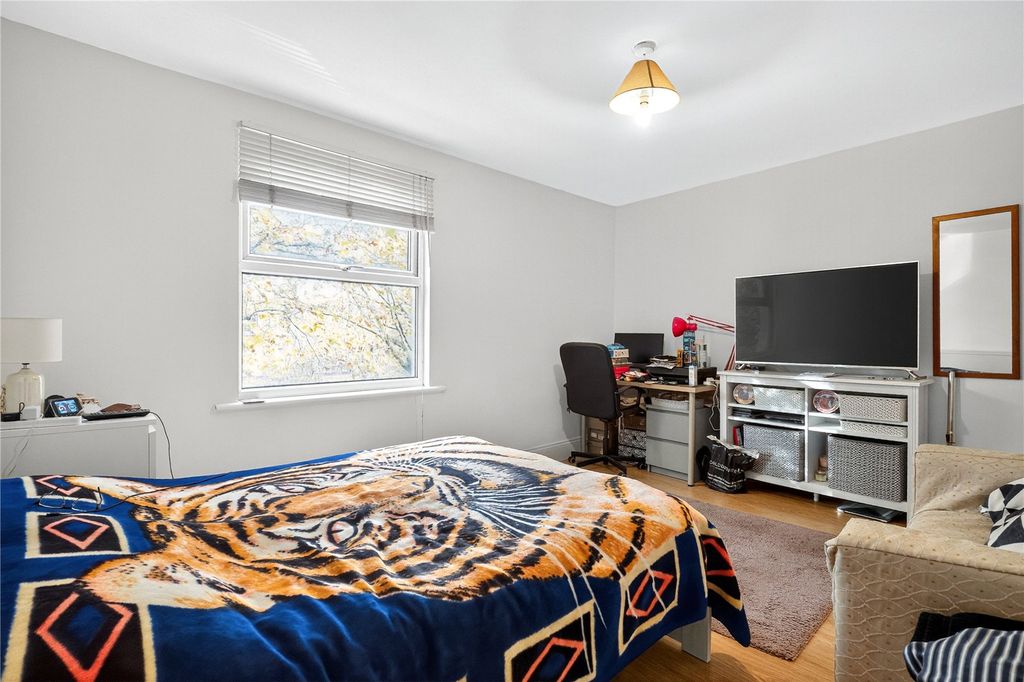 Property photo 2 of 16 Studio