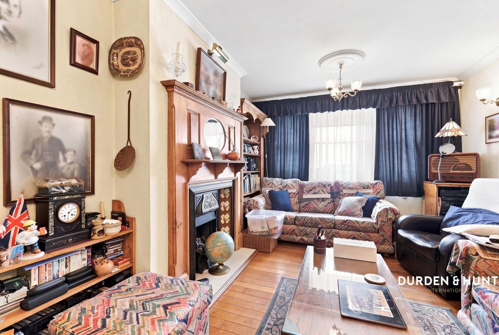 Property photo 2 of 18