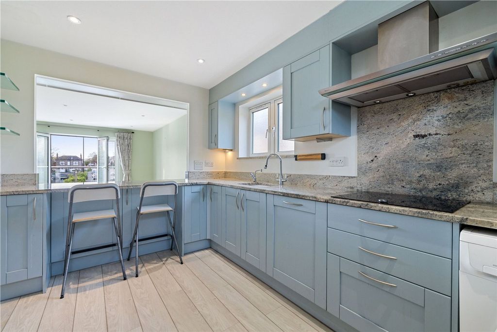 Property photo 3 of 17 Kitchen