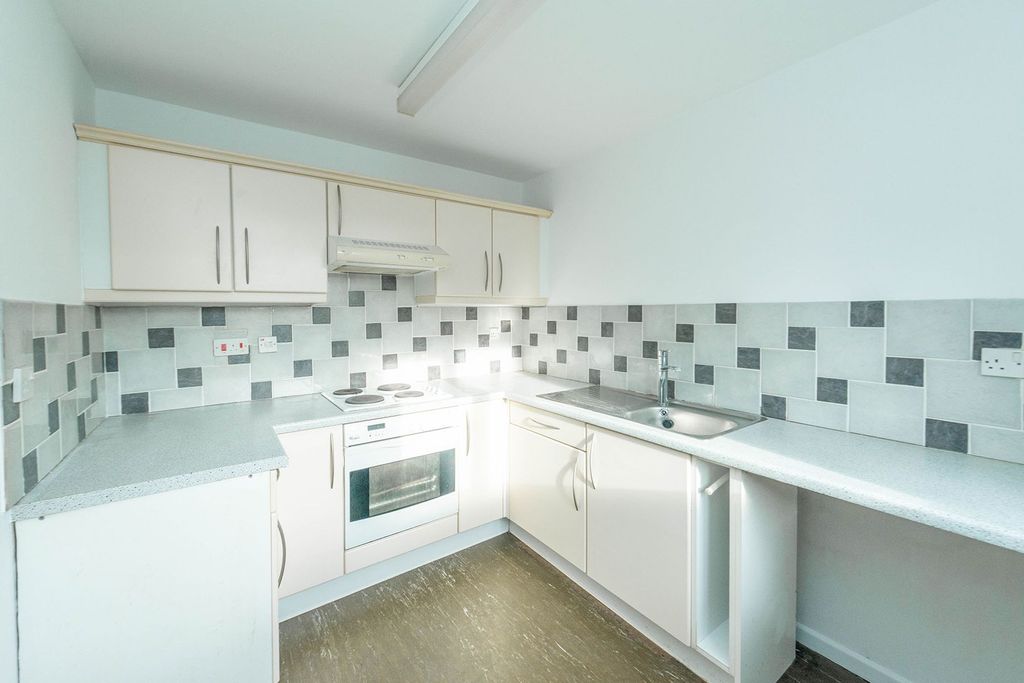 Property photo 3 of 11