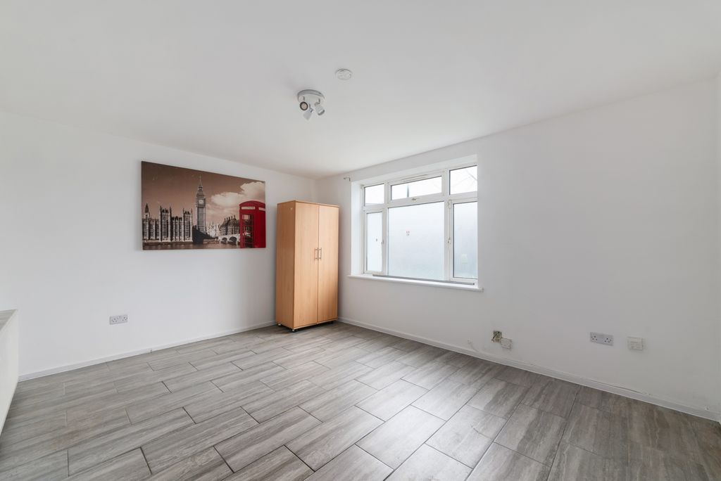 Property photo 2 of 7 Photo 7