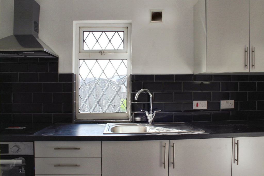Property photo 3 of 10 Picture No. 04