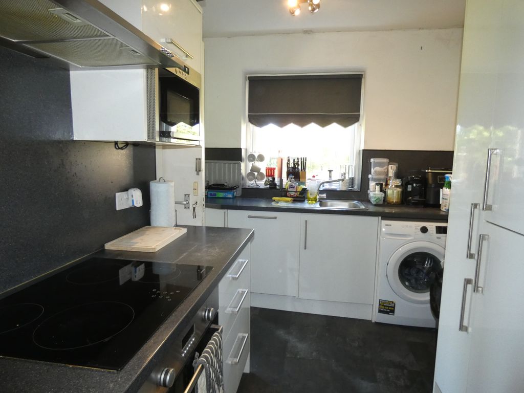 Property photo 2 of 10 Kitchen