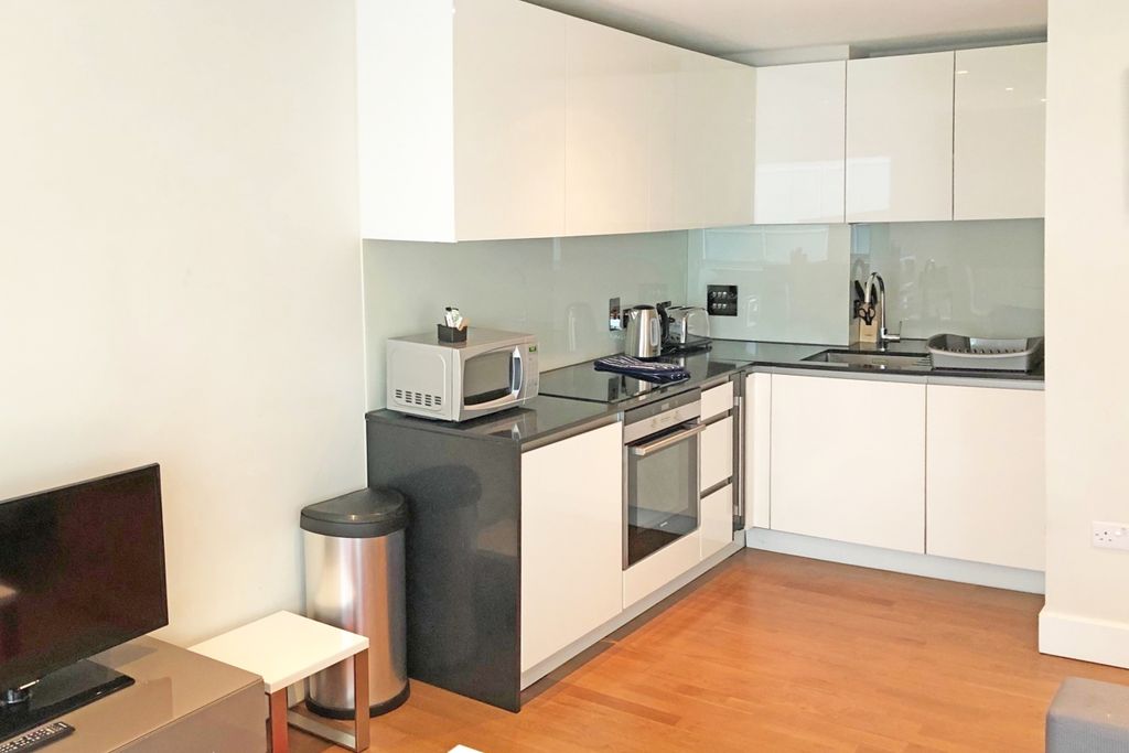 Property photo 3 of 7 Kitchen