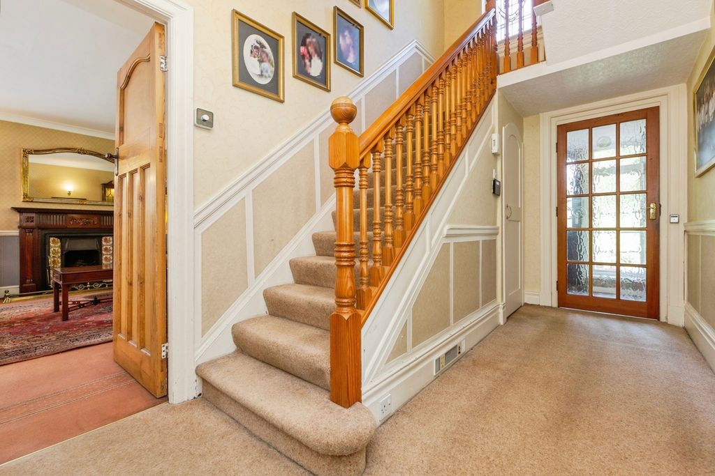 Property photo 2 of 34 Hallway